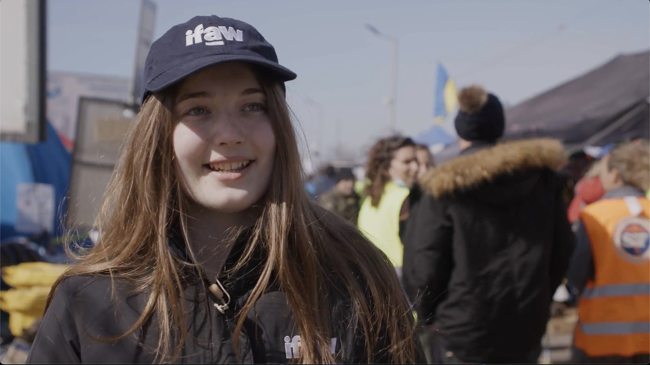 Anna - ze ontvluchtte de oorlog in Oekraïne, maar was binnen een paar weken alweer terug bij de Medyka grensovergang om als vertaler het IFAW-team te helpen. 