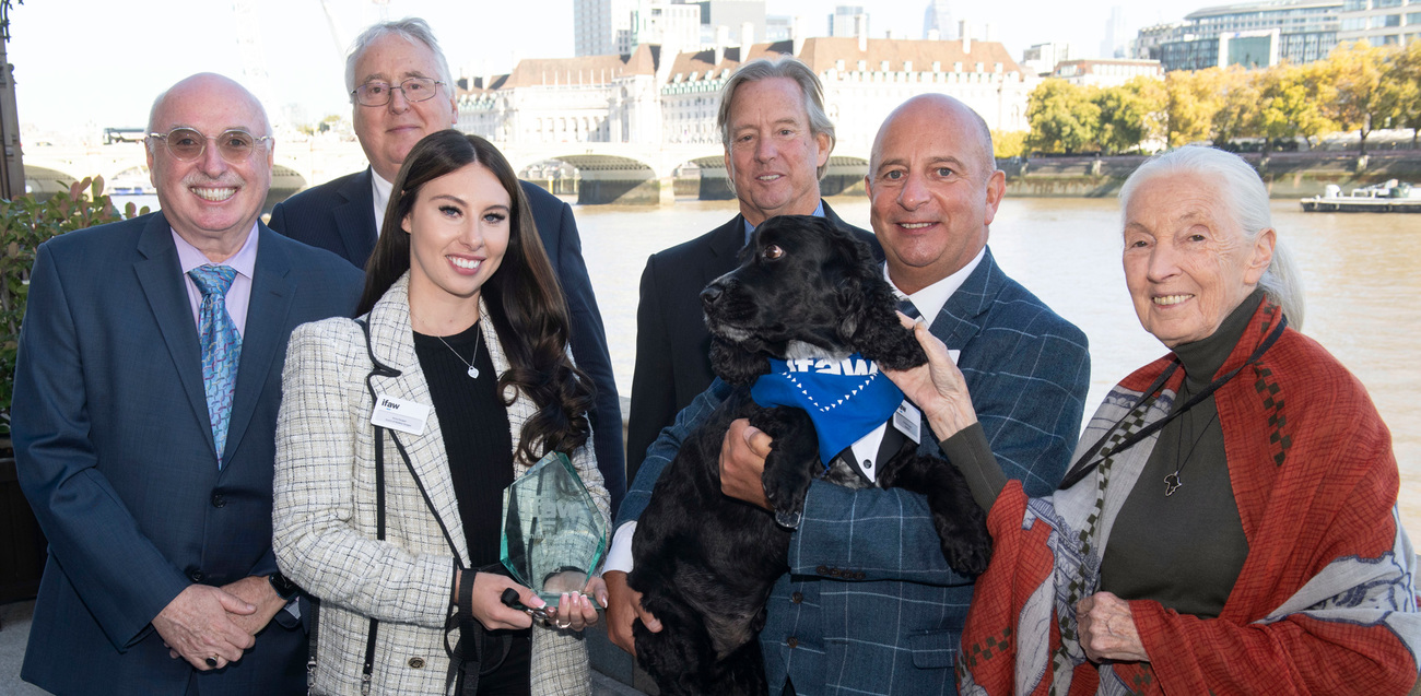 From left to right: Azzedine Downes, IFAW President & CEO; George’s owner, Anna Millward; Viscount Stansgate, Stephen Benn (back); Robbie Durgan (owner) and George the dog; Mark Beaudouin, IFAW Chairman of the Board (back); Dr. Jane Goodall.