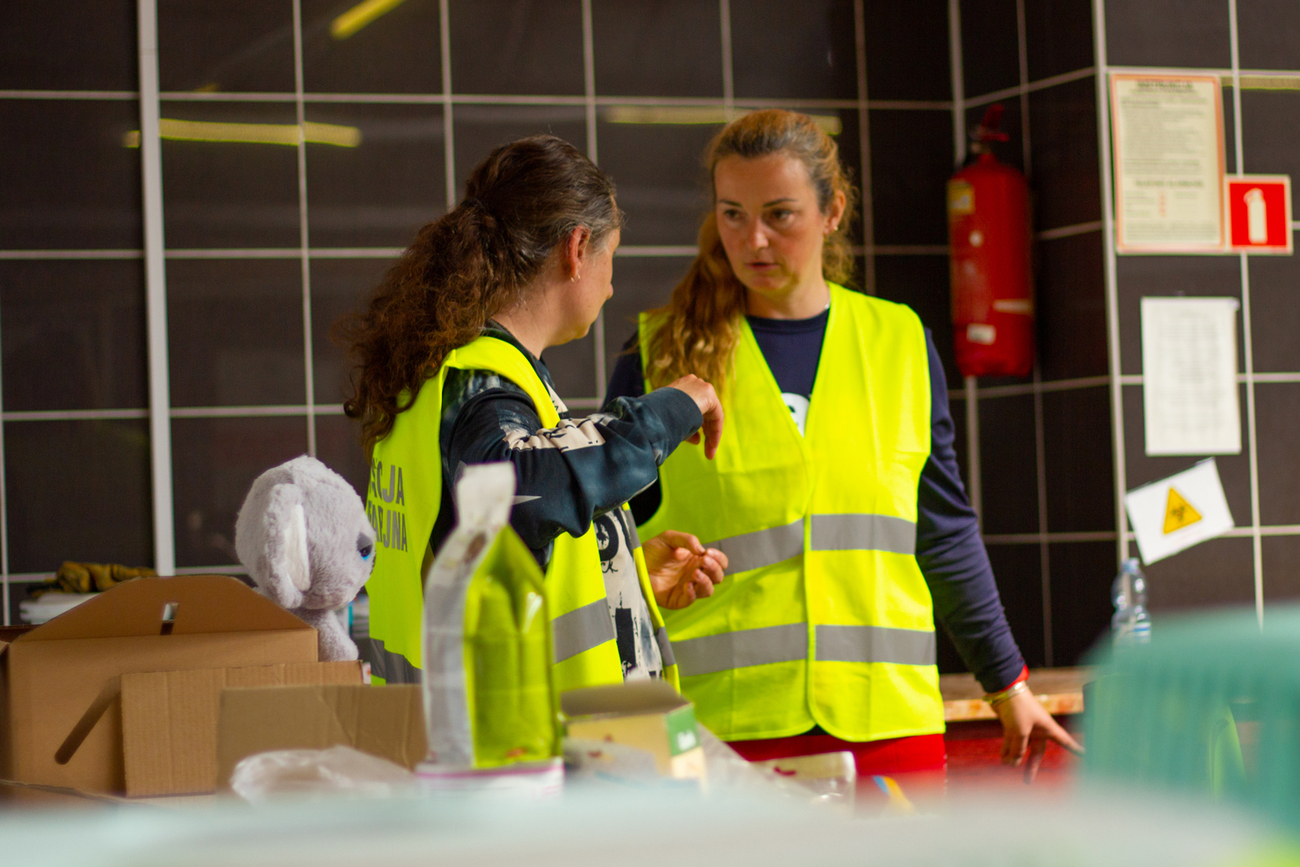 IFAW-sponsored Ukrainian veterinarian Veronika Herasymenko speaks with another vet at the veterinarian post inside the Przemysl train station.