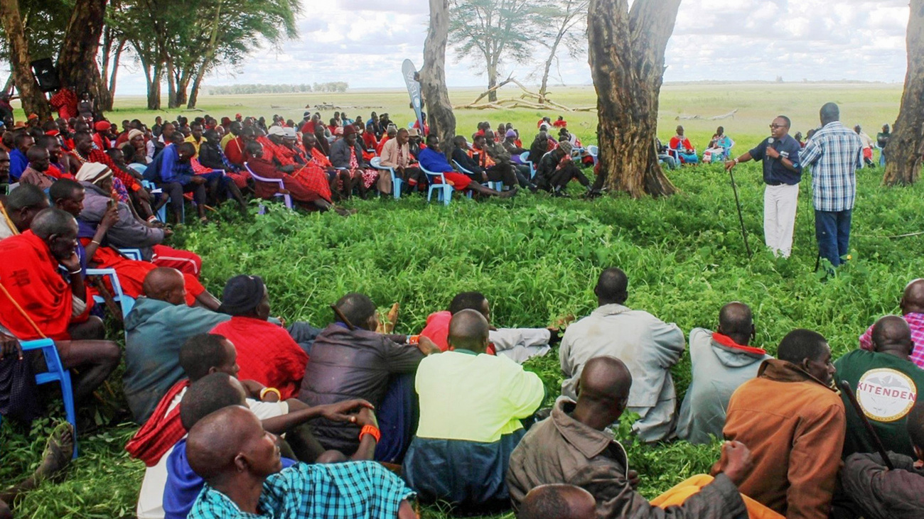 IFAW’s Evan Mkala speaks to the Maasai community about the leasing of Kitenden Corridor.