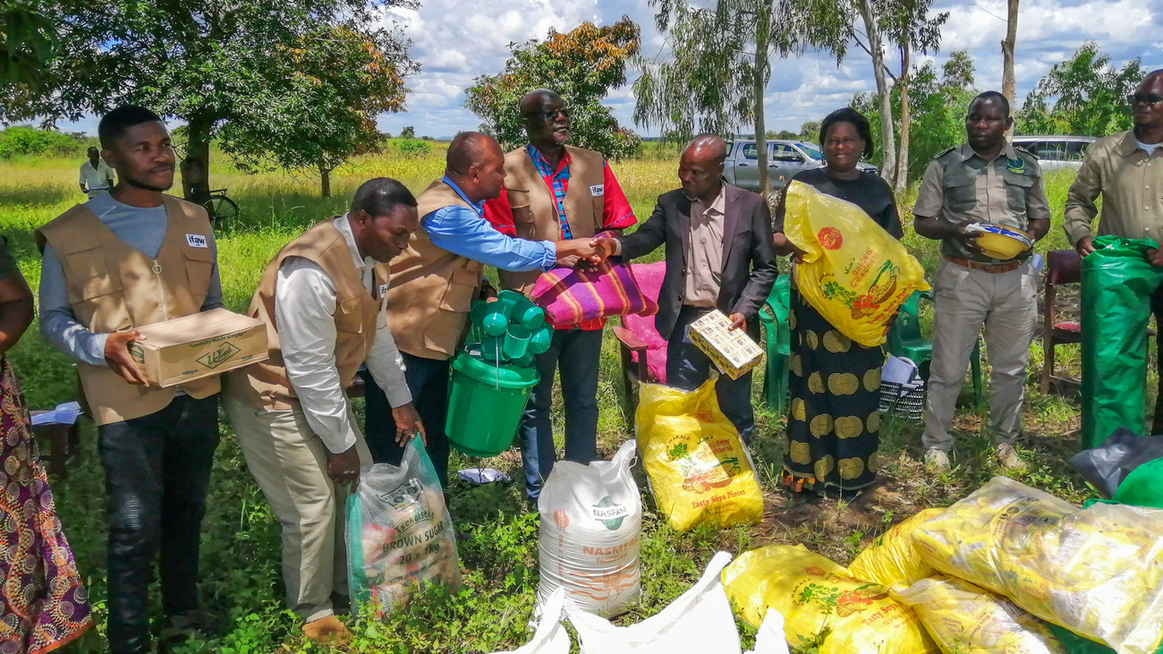 IFAW supporting communities on the peripheral of Kasungu National Park, Malawi, in the wake of Cyclone Freddy.