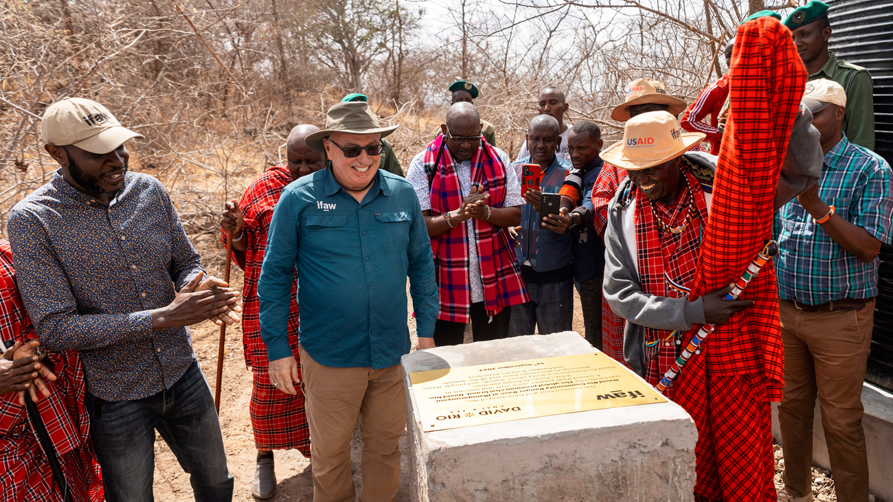 Azzedine Downes, President and CEO of IFAW and Chairman Daniel Leturesh of the Olgulului-Ololorashi Group Ranch (OOGR), at the commissioning ceremony