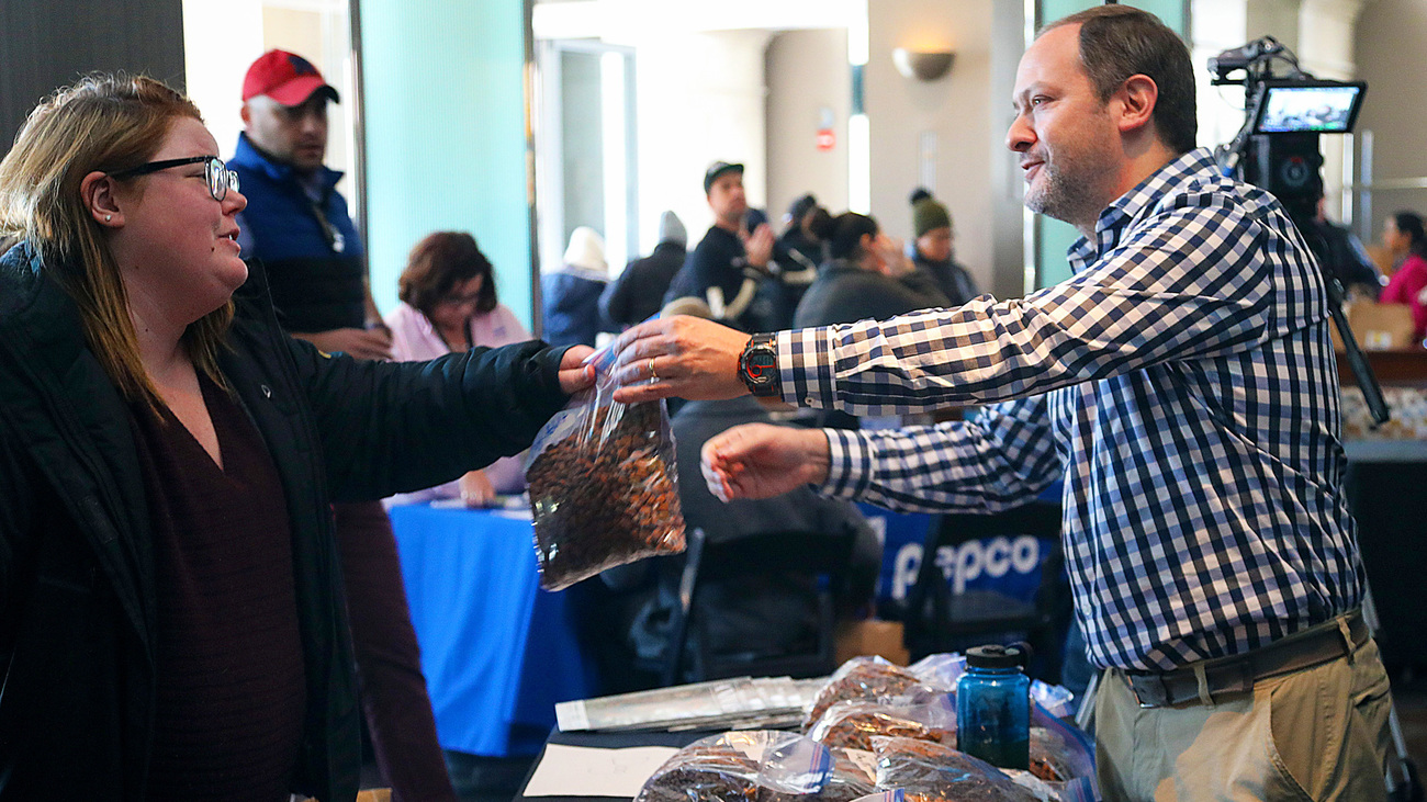 IFAW staff members help bag and distribute dog food to local communities in Washington during the 2019 government shutdown.