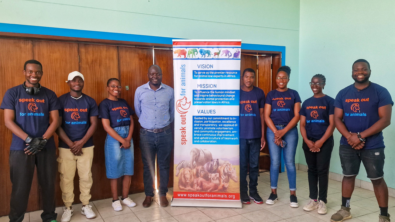 IFAW’s Luckmore Safuli with some of the SOFA student chapter members at the University of Zimbabwe in Harare.