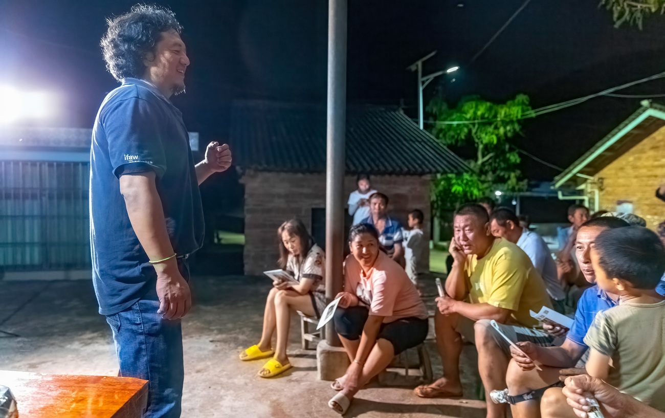 Dafan Cao, IFAW Asian Elephant Protection (AEP) Program Officer, shares precautionary and safety measures with villagers.