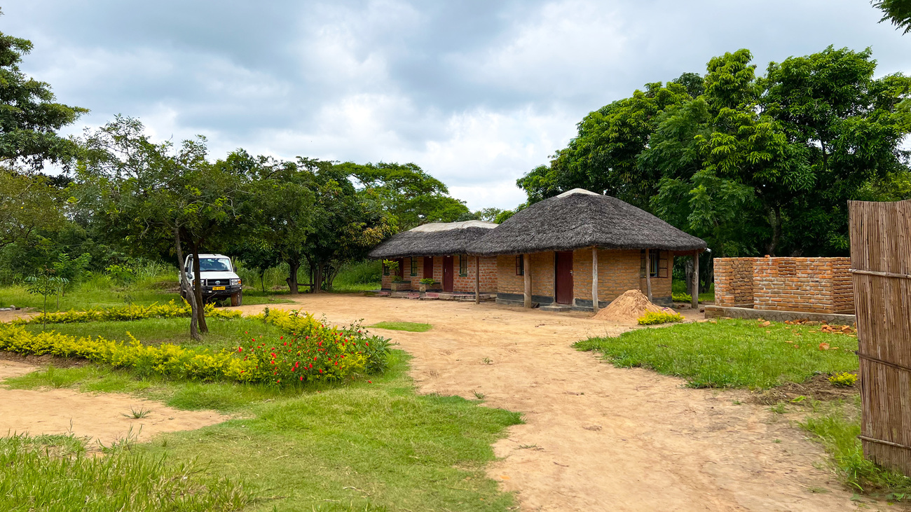 IFAW supported the Kasungu community’s establishment of a traditional ecotourism lodge in Malawi.