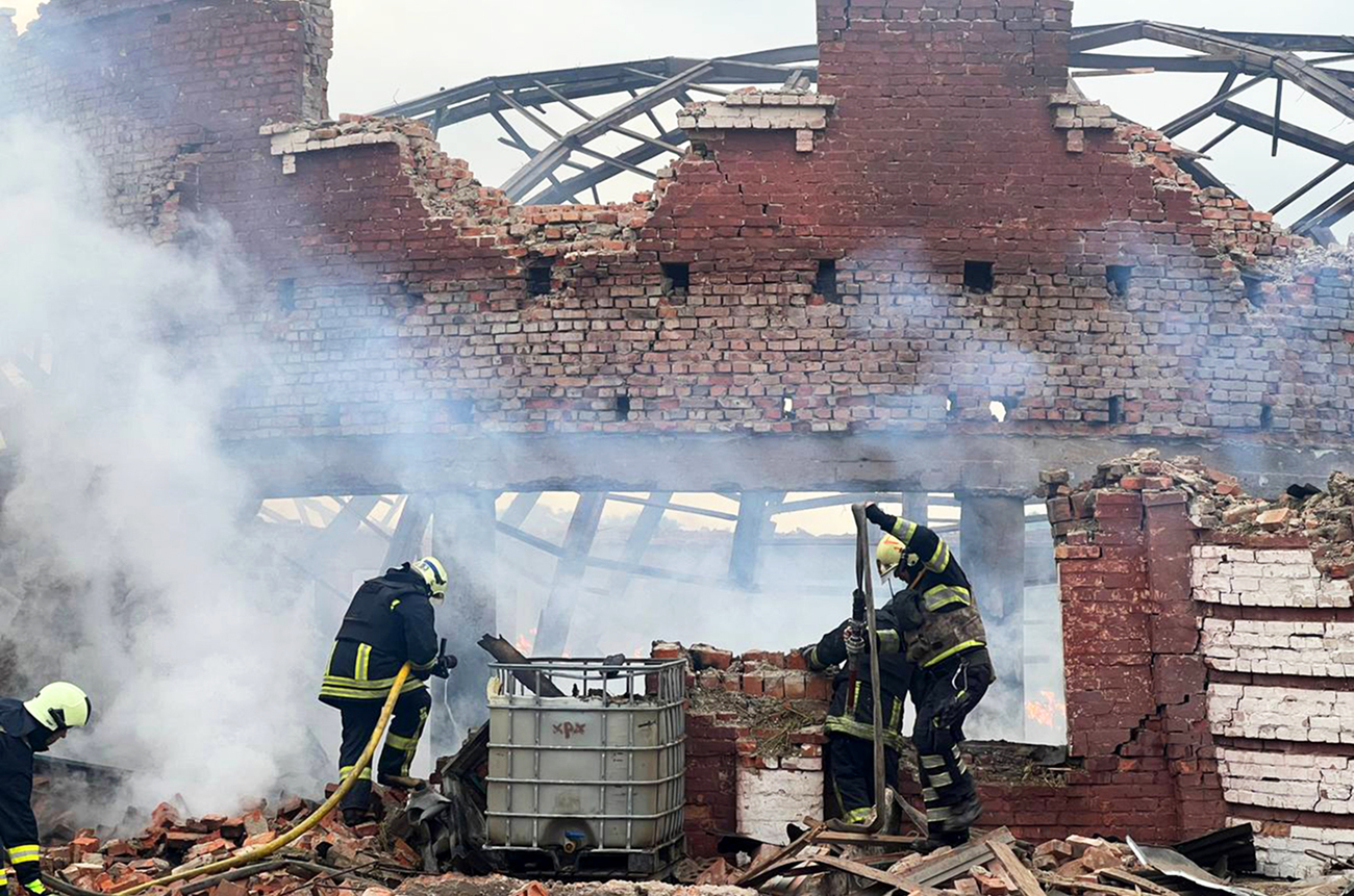 Mere days after IFAW supported the emergency evacuation of 38 horses from a stable in Kharkiv, it was completely destroyed by a missile attack—thankfully all horses and staff were out of harms’ way in time.