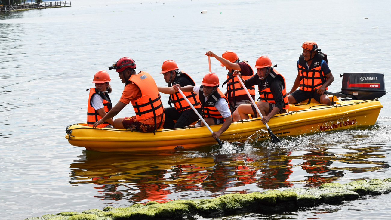 “Animals in Disaster” training included boat skills.