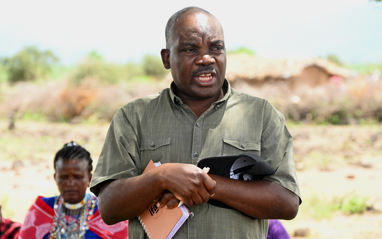IFAW Kenya Country Director, Ben Wandago visits the Inua Kijiji project in Amboseli, where women living alongside wildlife engage in income-generating activities that support conservation.