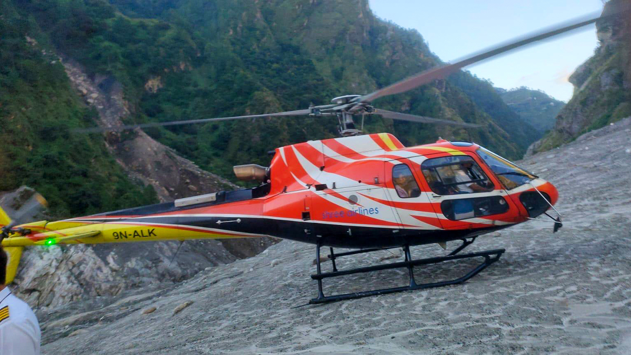 NAWES emergency helicopter delivery of food for community dogs stranded in Syarphuvesi, Rasuwa